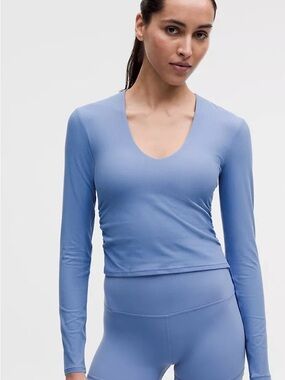 lululemon athletica all it takes V-neck, BD cup Ribbed Top Blue Size 6